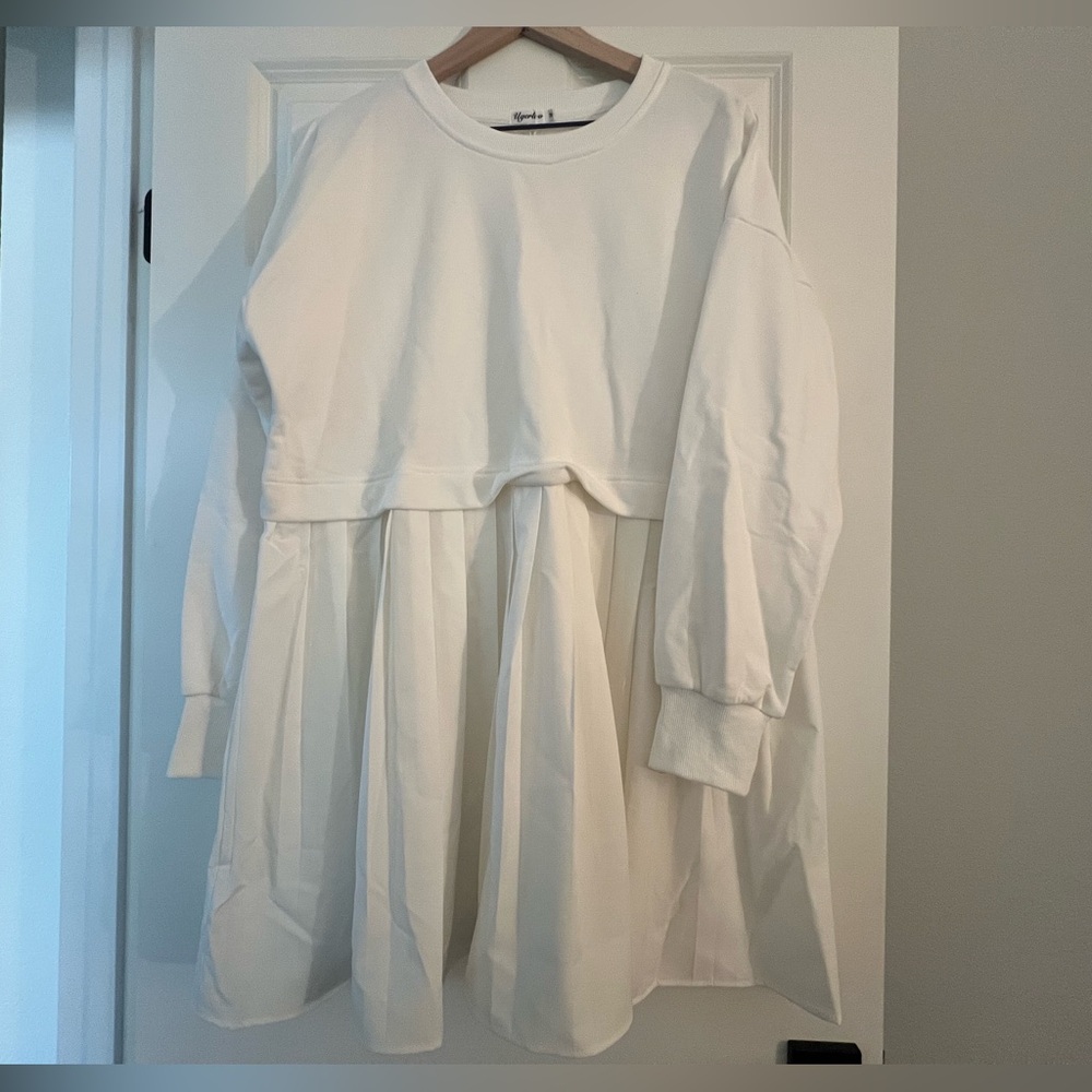 White Oversized Long Sleeve Crewneck Pullover Relaxed Fit Sweatshirt Mini Dress